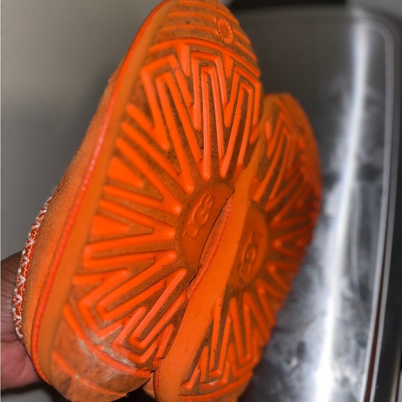 Kids Ugg Slippers - Picture 2 of 6